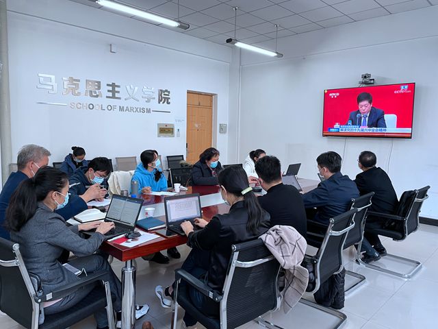 马克思主义学院观看十九届六中全会新闻发布会-中关村教工会场1_副本.jpg