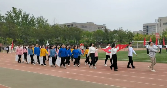 马克思主义学院在第60届校运会拼搏奋进.jpg